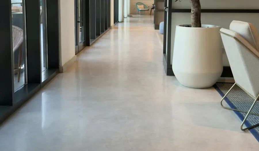 Pavimento in resina: pro e contro da conoscere prima di scegliere