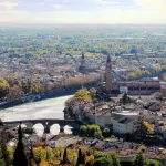 Ponte Pietra a Verona: storia, distruzioni e continuità di un attraversamento millenario