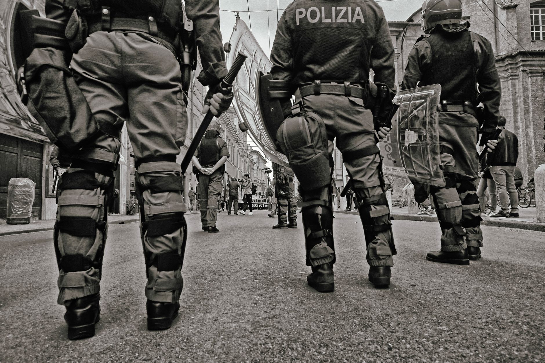 Southern Gardasee a Monzambano, controlli della Polizia: oltre 120 persone identificate e 30 sanzioni